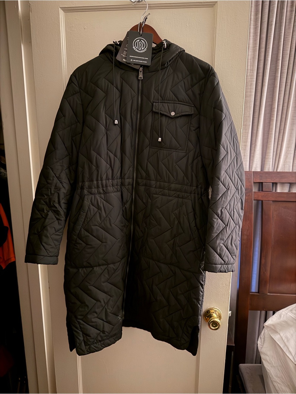 Bernardo Zigzag Quilted Water
Resistant Recycled Polyester
Jacket- Black